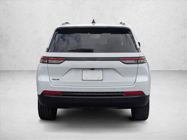 Used 2023 Jeep Grand Cherokee Altitude image 7