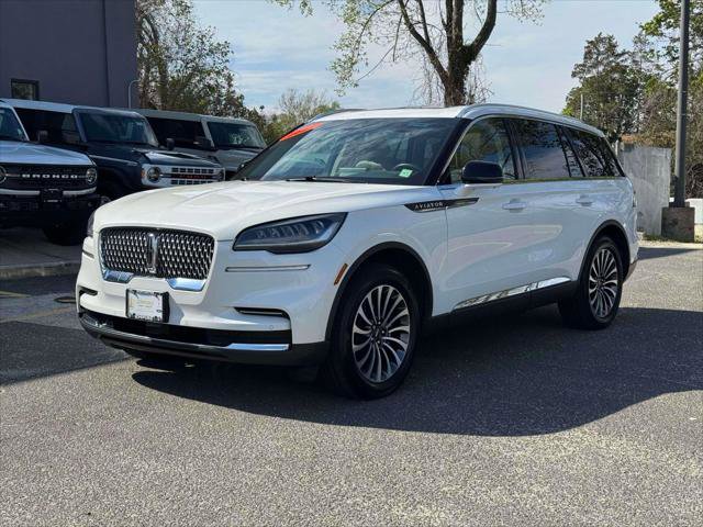 Used 2023 Lincoln Aviator Reserve w/ Elements Package Plus AWD/4WD image 3