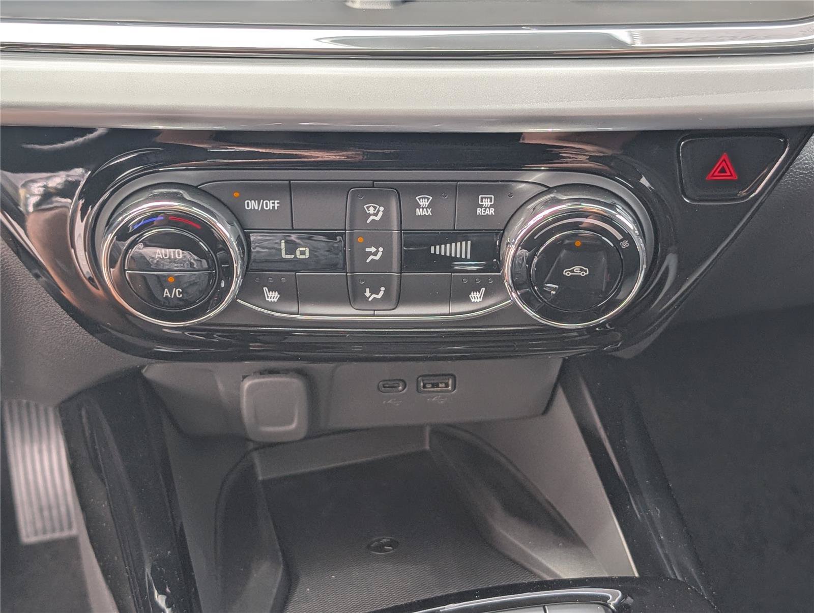 New 2026 Chevrolet Trax LT w/ Sunroof Package FWD image 23