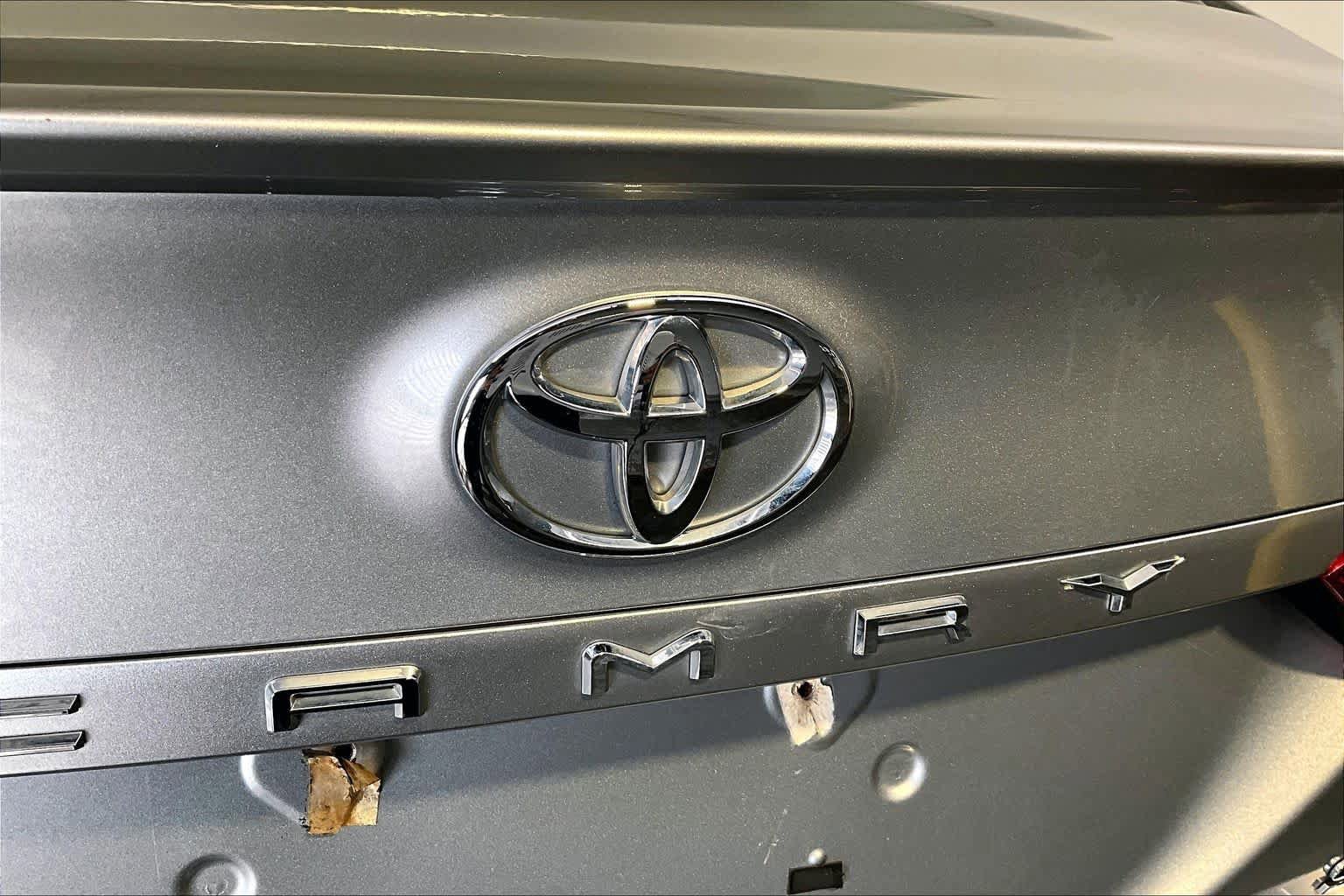 Used 2018 Toyota Camry FWD image 33