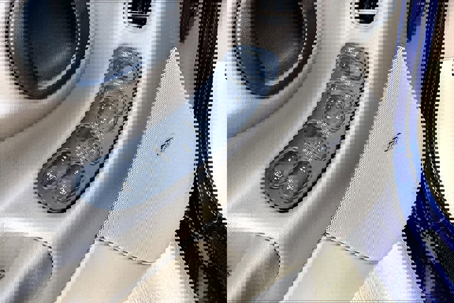 Used 2004 Chevrolet Corvette Coupe w/ Preferred Equipment Group image 26