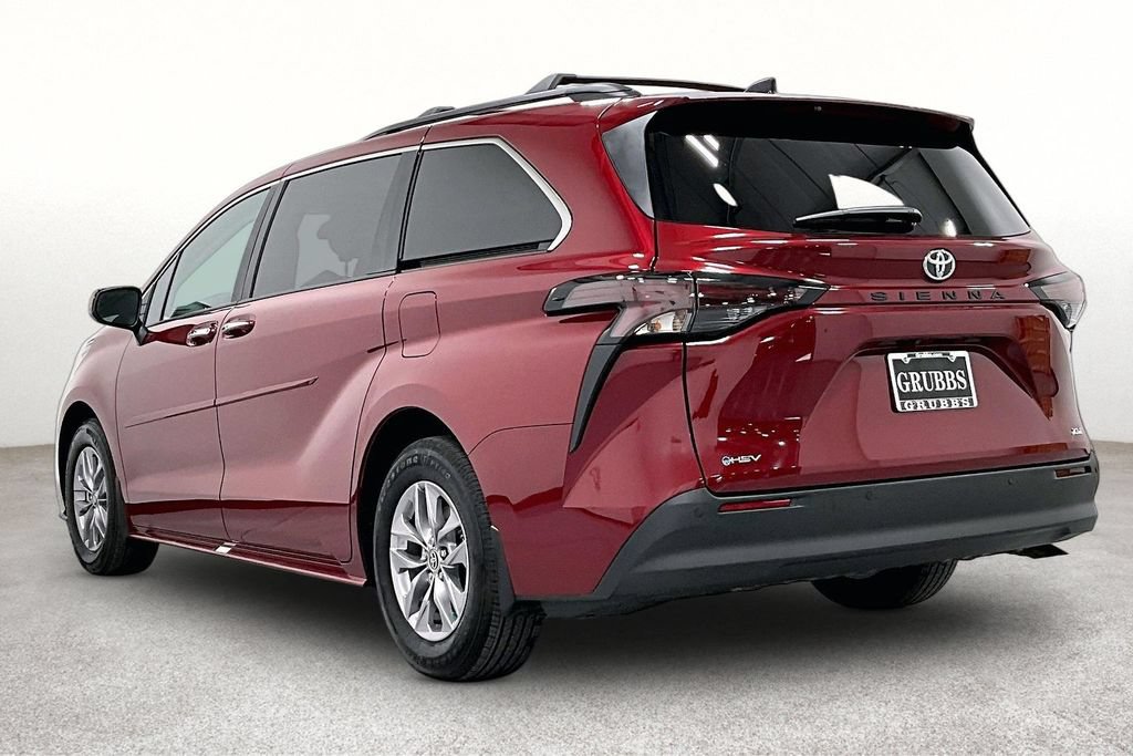 Used 2026 Toyota Sienna XLE FWD image 15