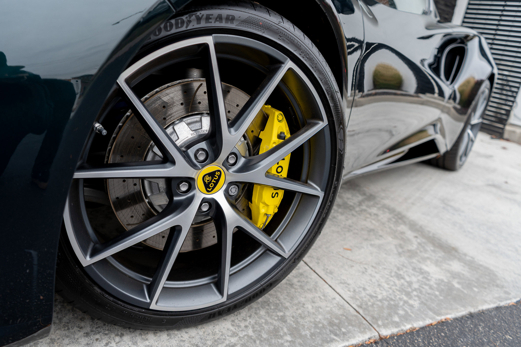 Used 2025 Lotus Emira image 4