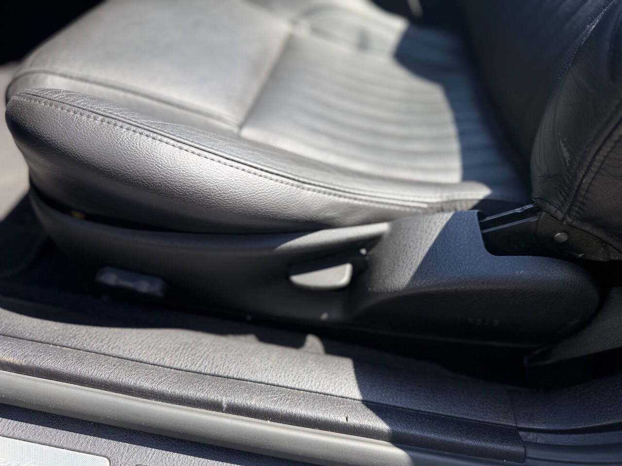Used 2005 Ford Thunderbird RWD image 12