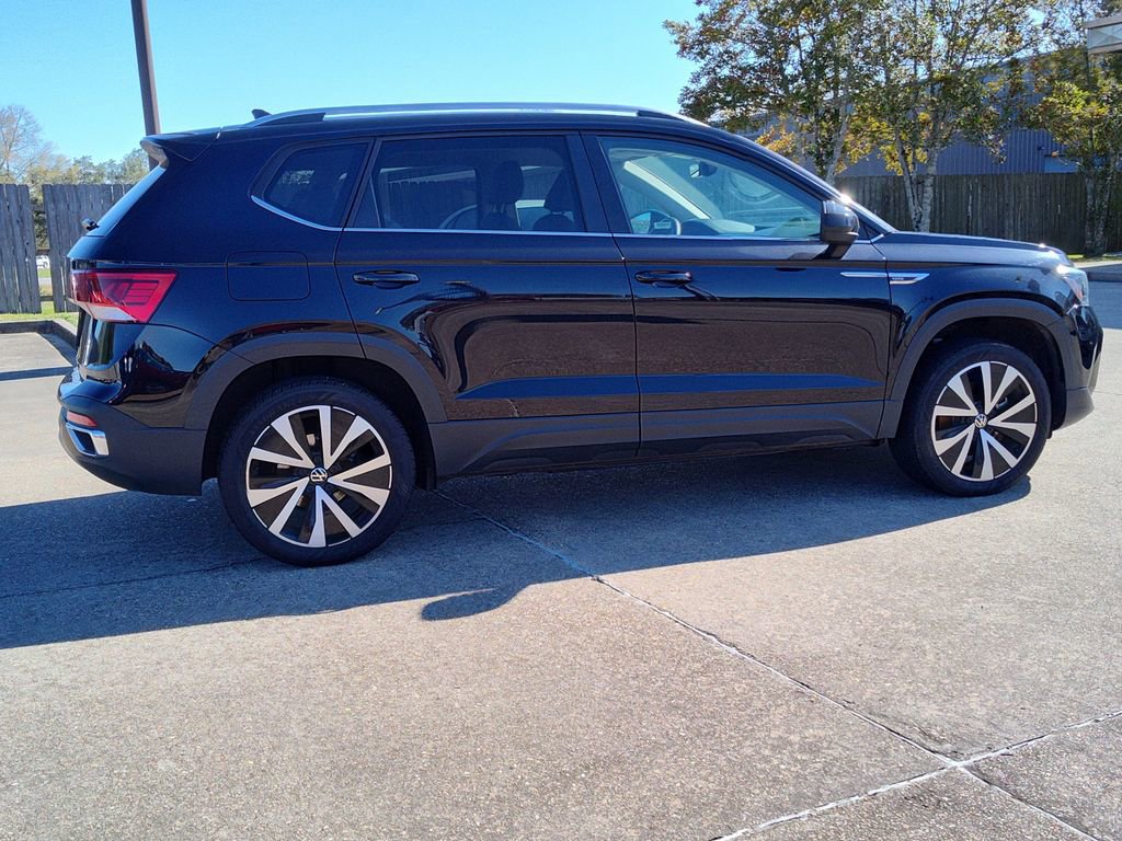 Used 2024 Volkswagen Taos SE image 11