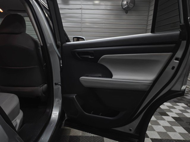 Used 2021 Toyota Highlander LE FWD image 35