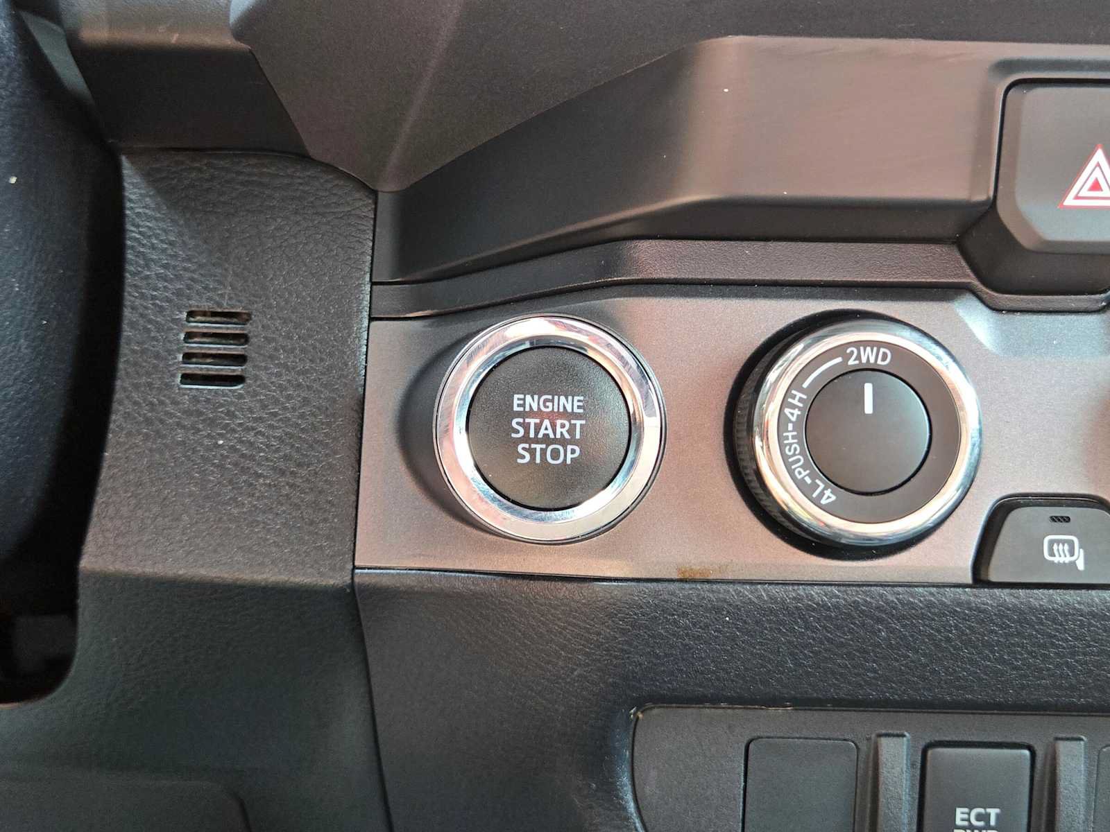 Used 2021 Toyota Tacoma TRD Off-Road AWD/4WD image 33