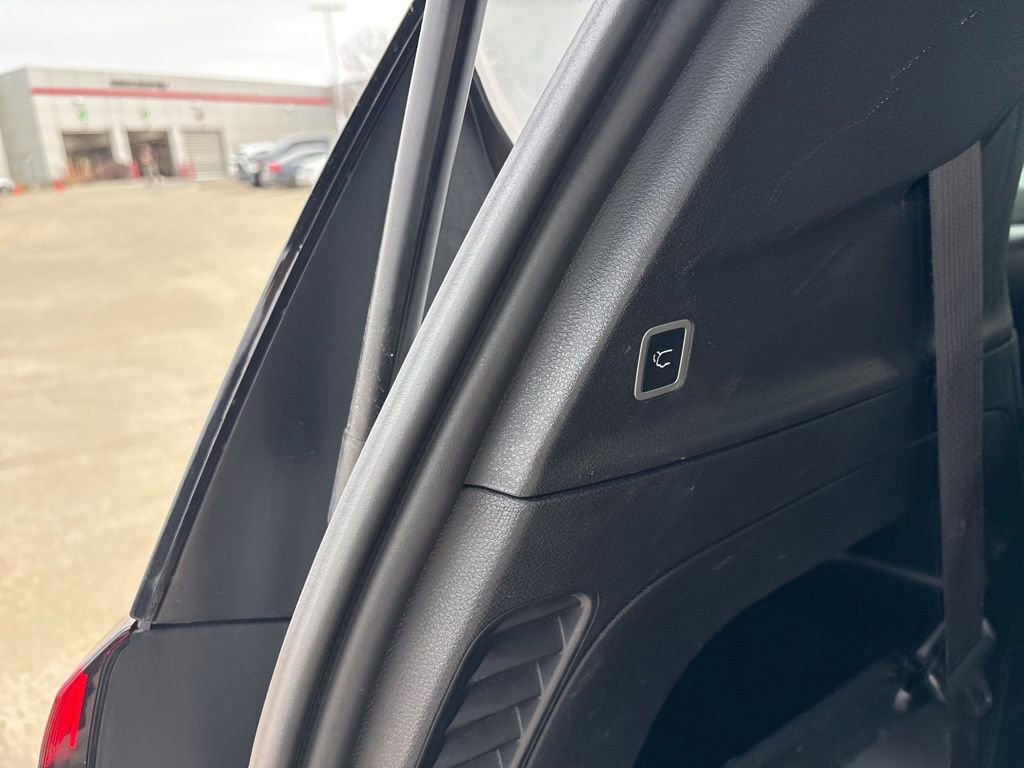 Used 2025 Chrysler Pacifica Select image 20