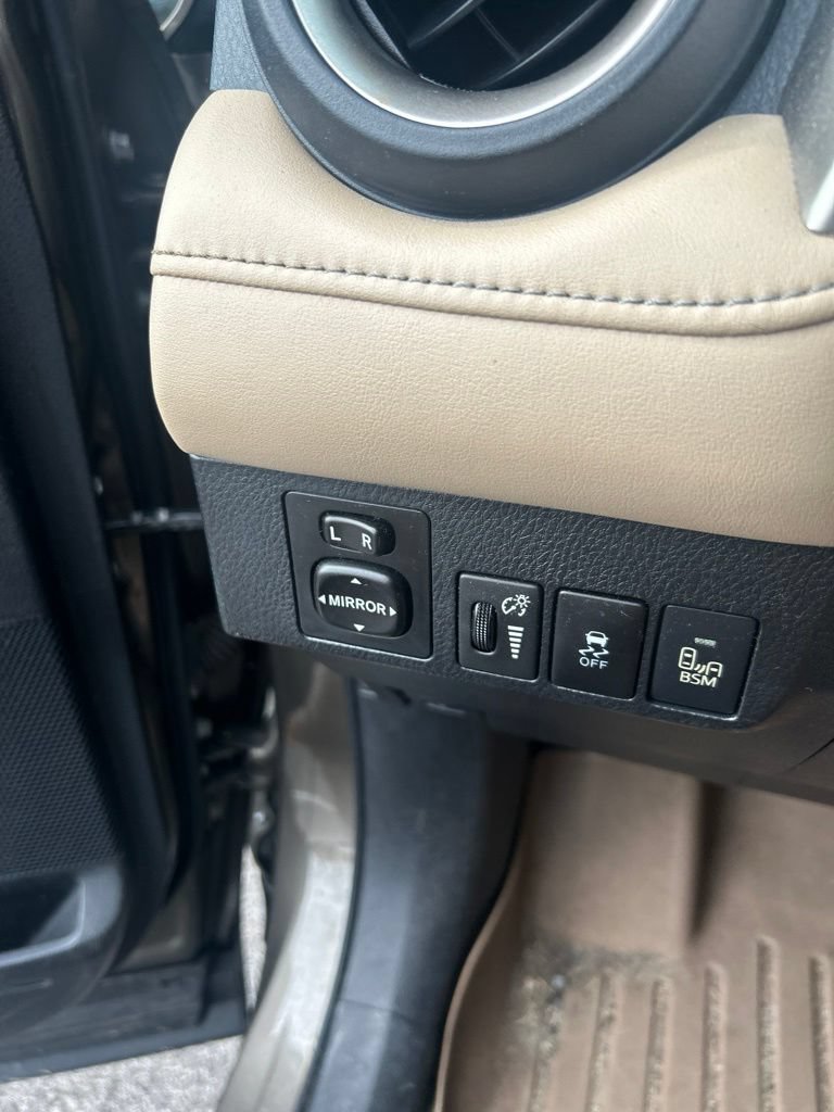Used 2014 Toyota RAV4 Limited w/ Technology Package AWD/4WD image 11