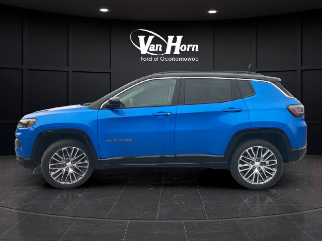 Used 2022 Jeep Compass Limited w/ Elite Group AWD/4WD image 4