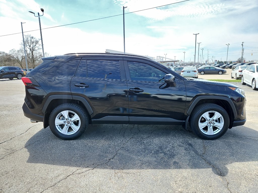 Used 2019 Toyota RAV4 XLE w/ Carpet Mat Package image 5