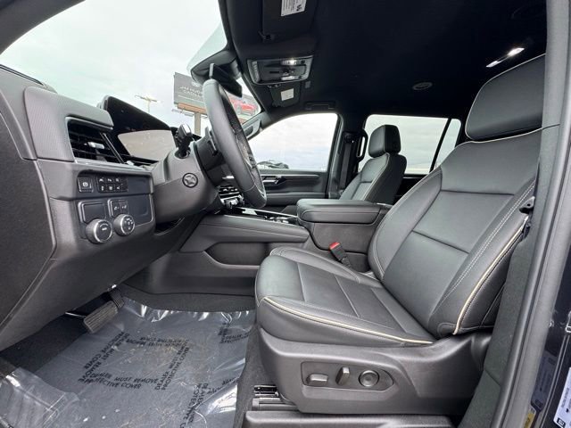Used 2025 Chevrolet Suburban Premier image 25