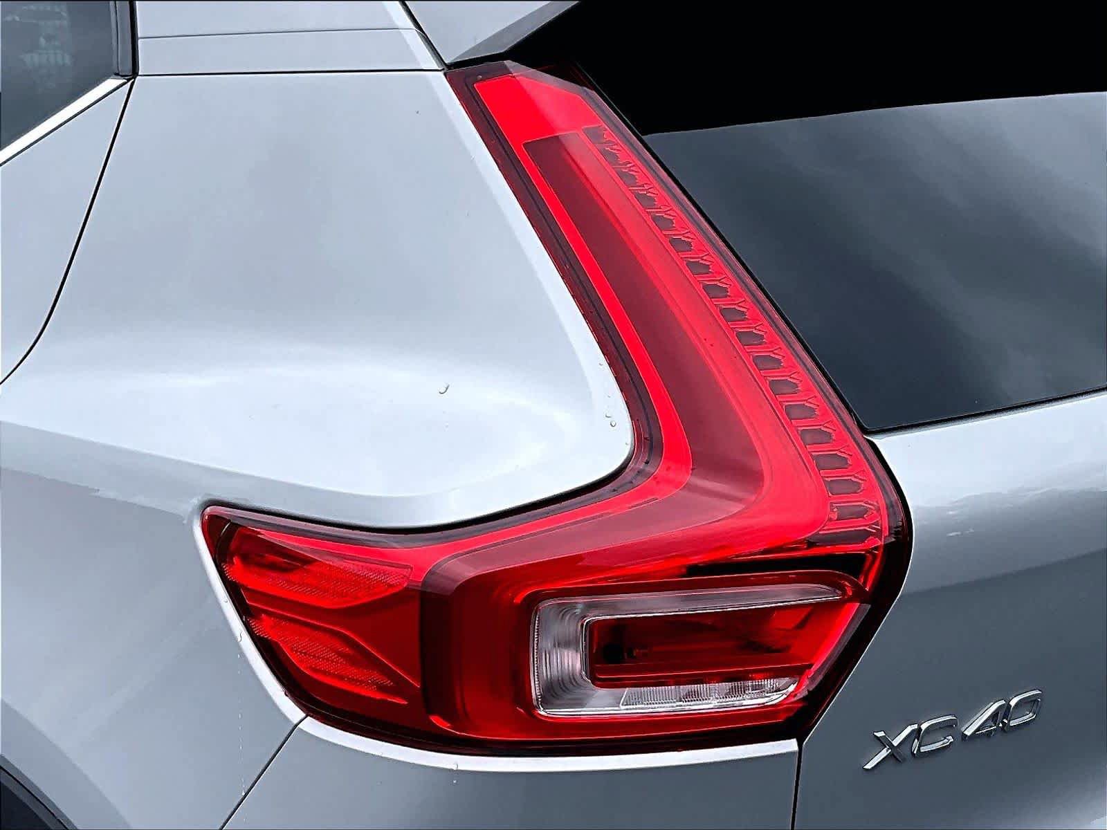 Used 2023 Volvo XC40 B5 Ultimate AWD/4WD image 32