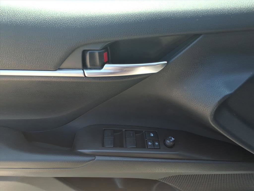 Used 2022 Toyota Camry LE FWD image 14