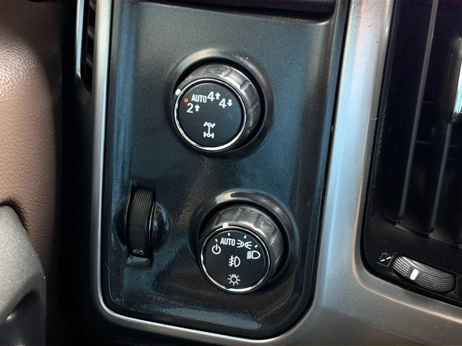 Used 2017 Chevrolet Silverado 1500 LT w/ All Star Edition AWD/4WD image 38