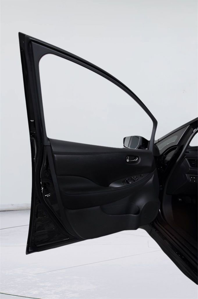 Used 2025 Nissan Leaf S image 14
