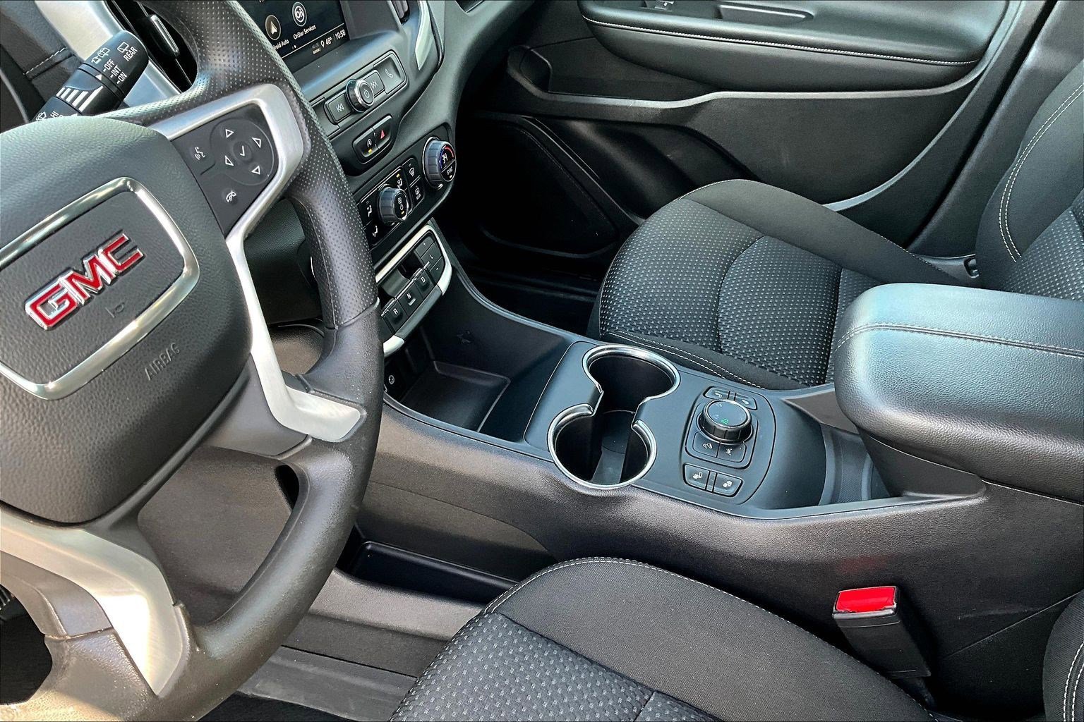 Used 2024 GMC Terrain SLE w/ Driver Convenience Package AWD/4WD image 18