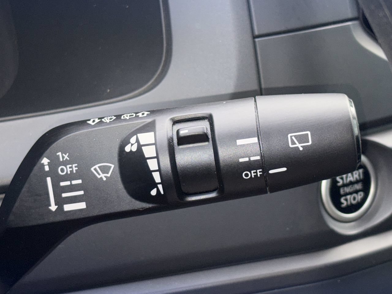 Used 2024 Nissan Pathfinder S FWD image 9