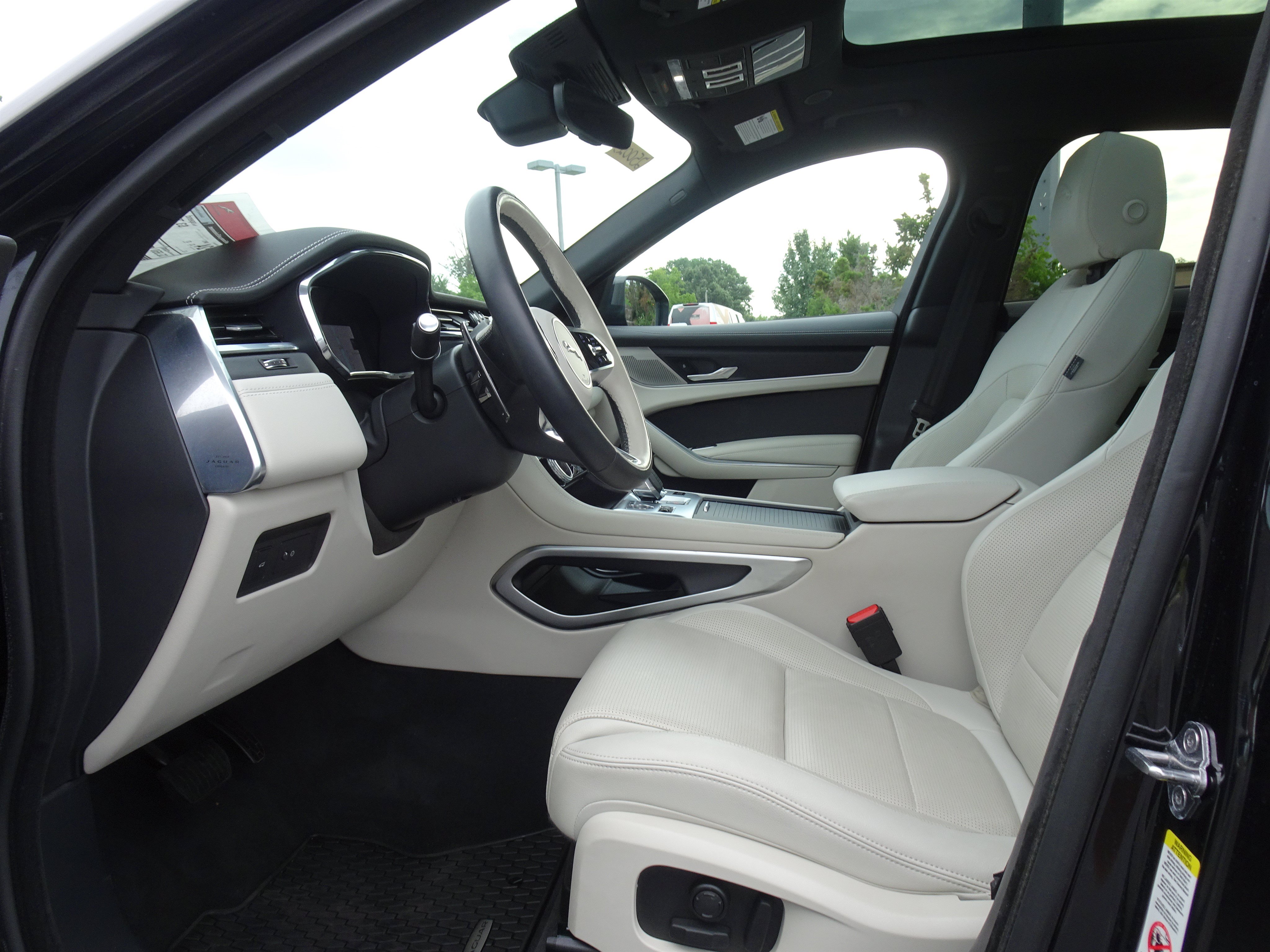 New 2025 Jaguar F-PACE R-Dynamic S AWD/4WD image 2