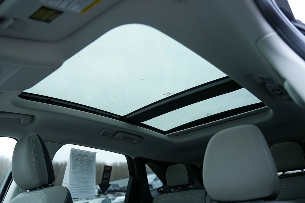 Certified 2022 Ford Escape SE w/ SE Sport Appearance Package image 40