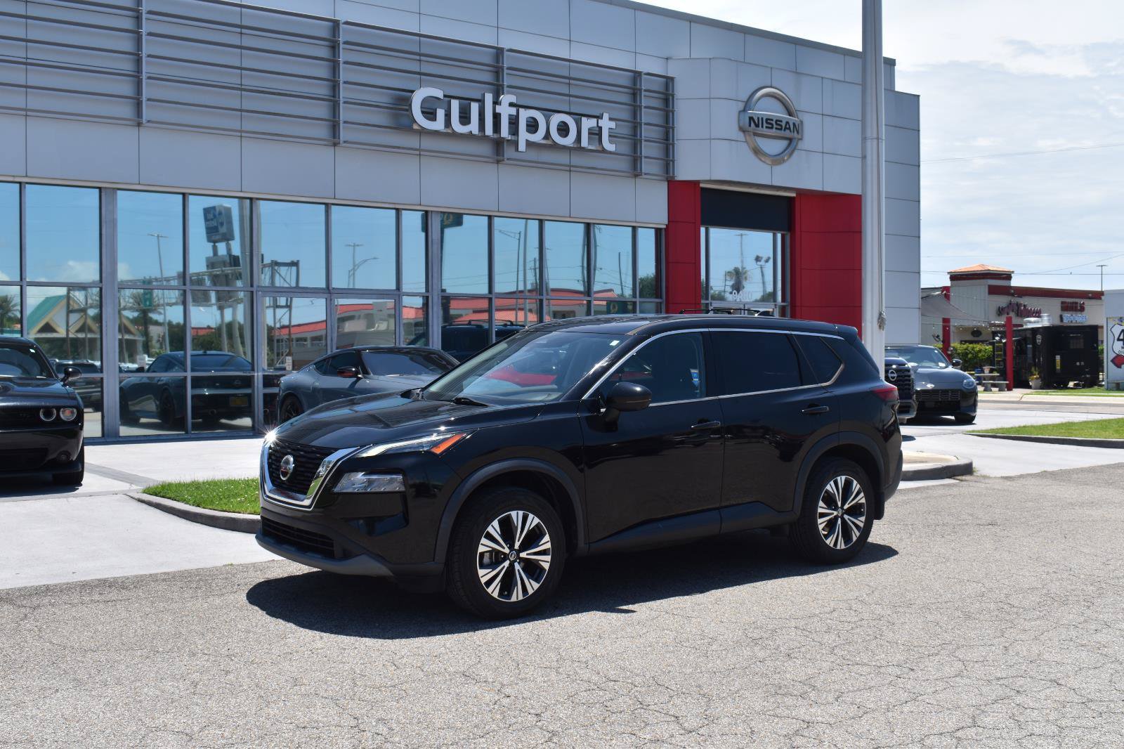 Used 2021 Nissan Rogue SV FWD image 2