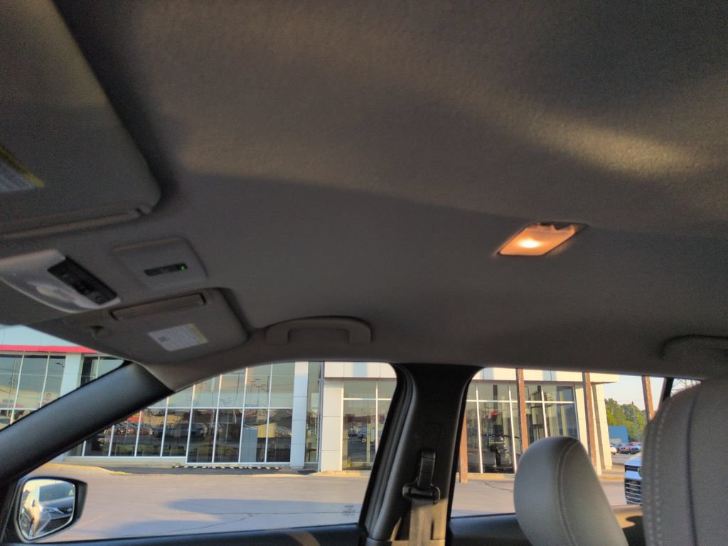 Used 2022 Nissan Kicks SR w/ Premium Package FWD image 21