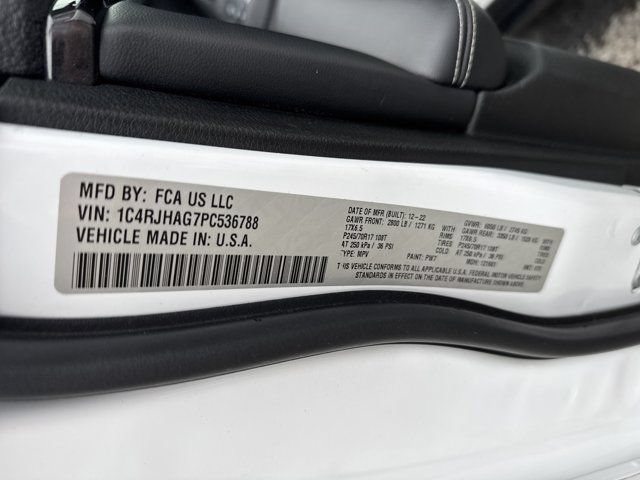 Certified 2023 Jeep Grand Cherokee Laredo AWD/4WD image 33
