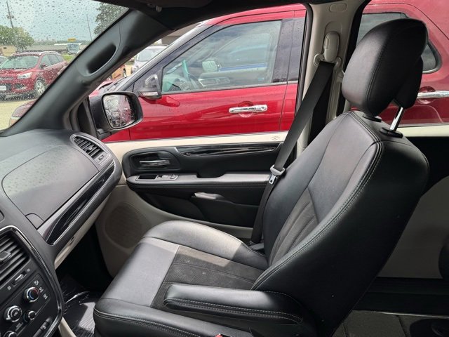 Used 2019 Dodge Grand Caravan SXT image 13