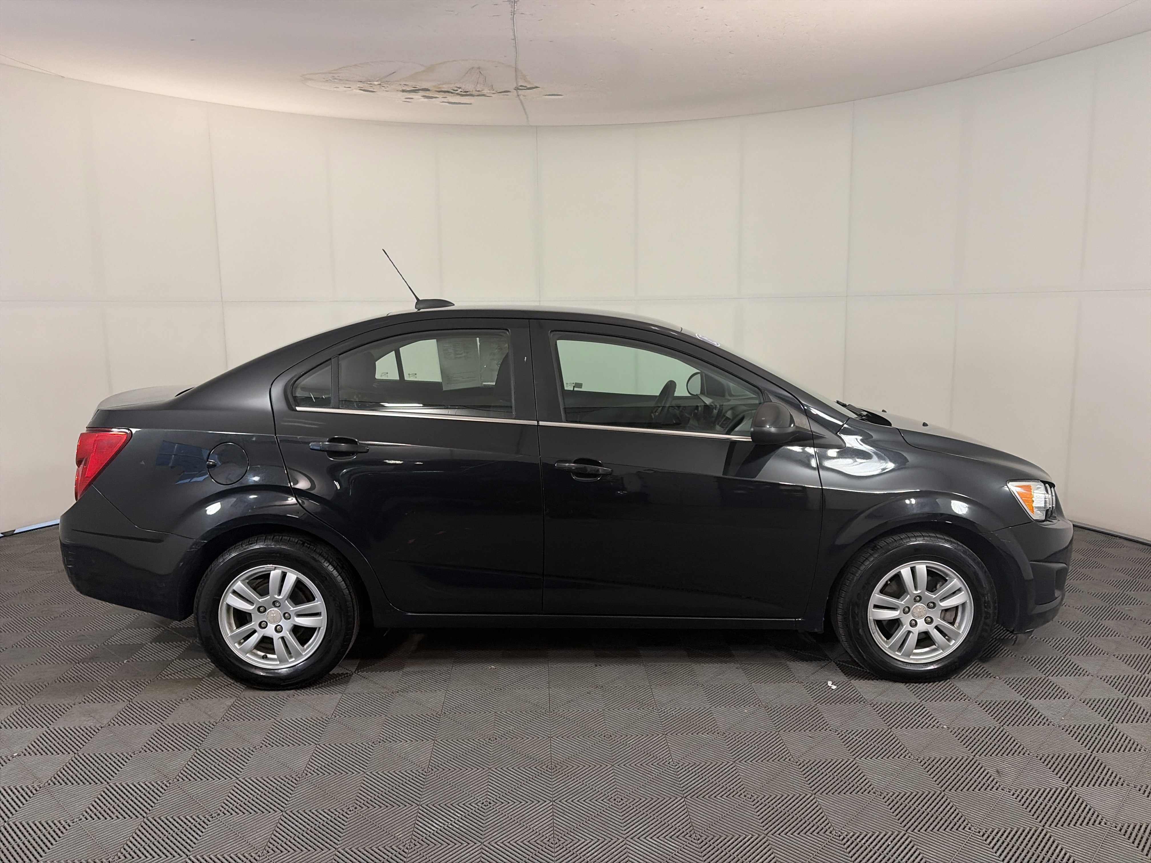 Used 2015 Chevrolet Sonic LT image 4