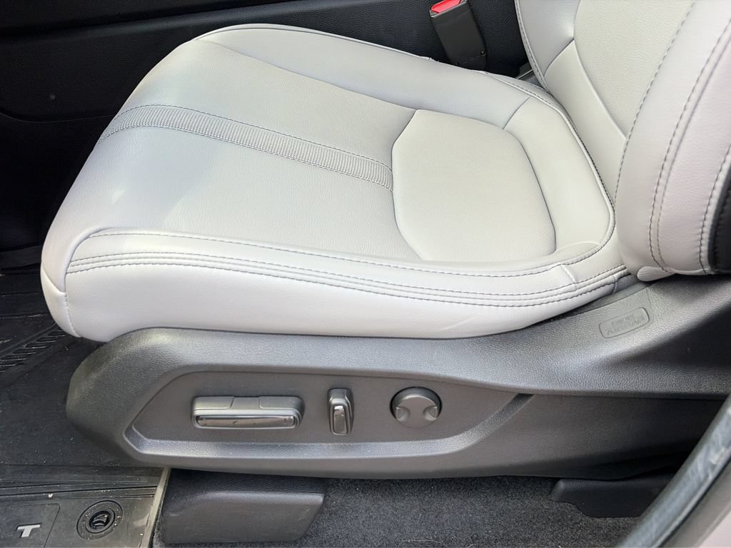 Certified 2025 Honda Pilot Touring image 21