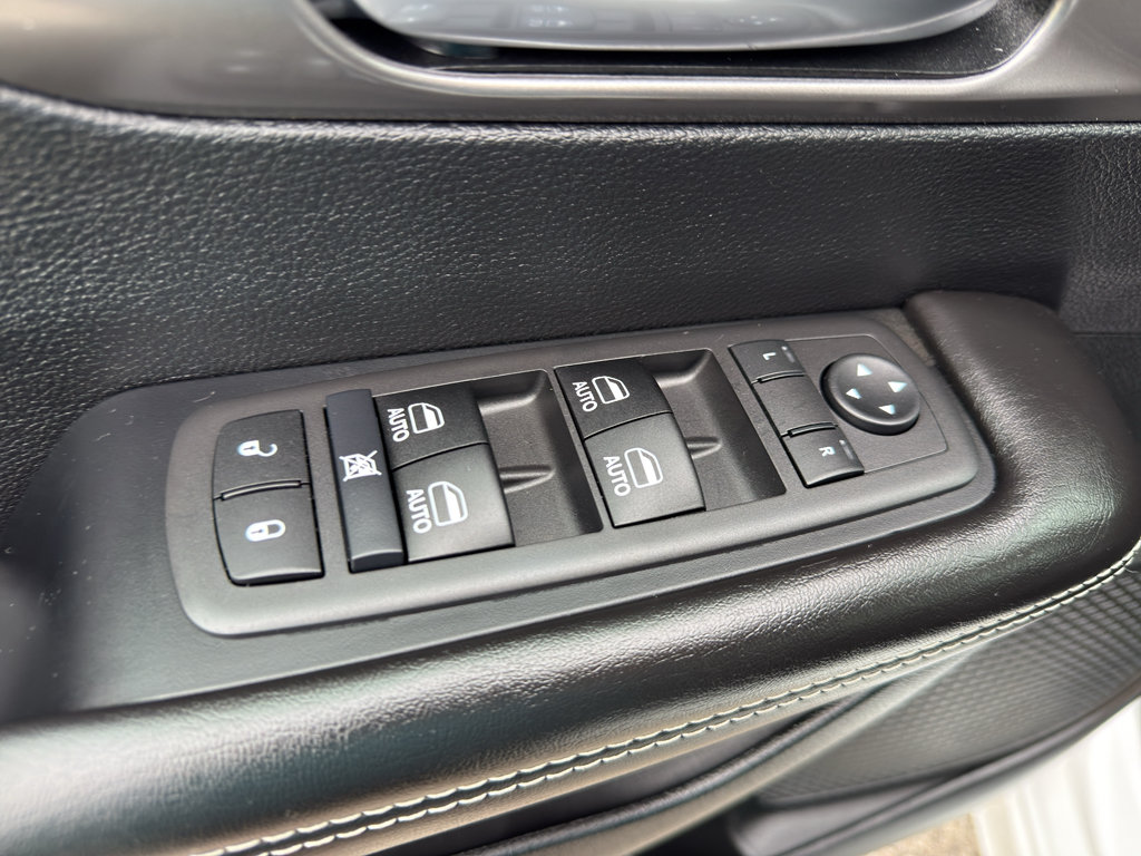 New 2026 Chrysler Pacifica Select FWD image 11