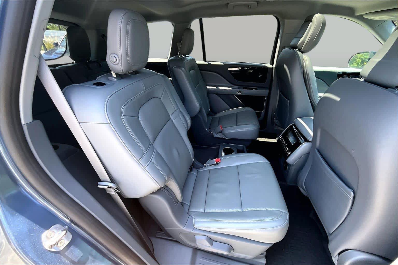 Used 2020 Lincoln Aviator Reserve w/ Equipment Group 201A RWD image 20