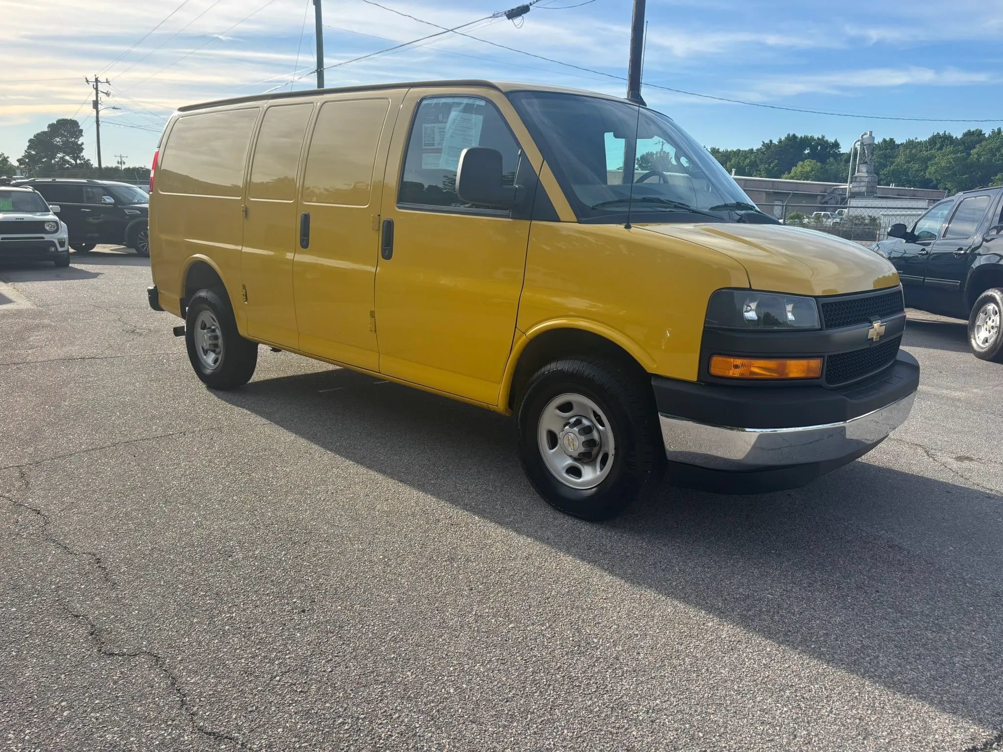 Used 2023 Chevrolet Express 2500 RWD image 6