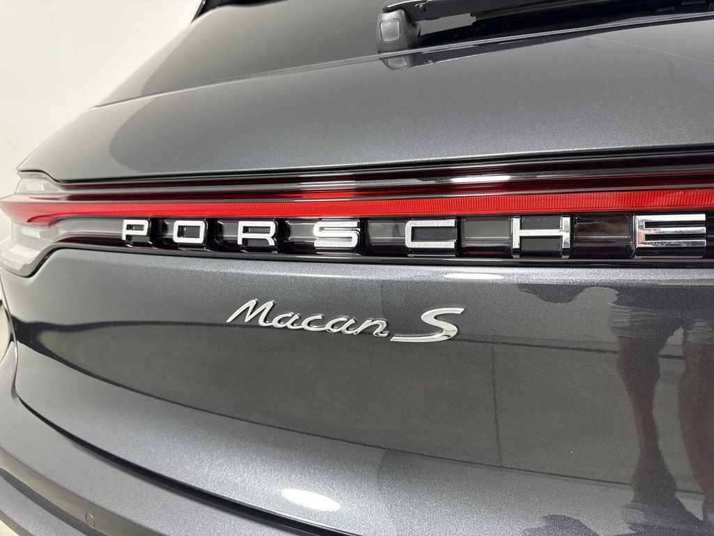 Certified 2025 Porsche Macan S AWD/4WD image 18