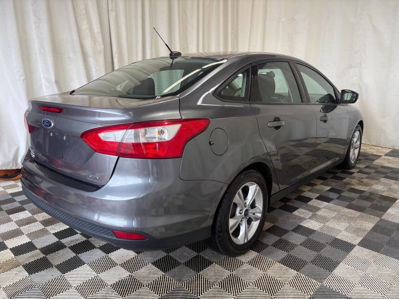 Used 2014 Ford Focus SE w/ SE Winter Package image 6