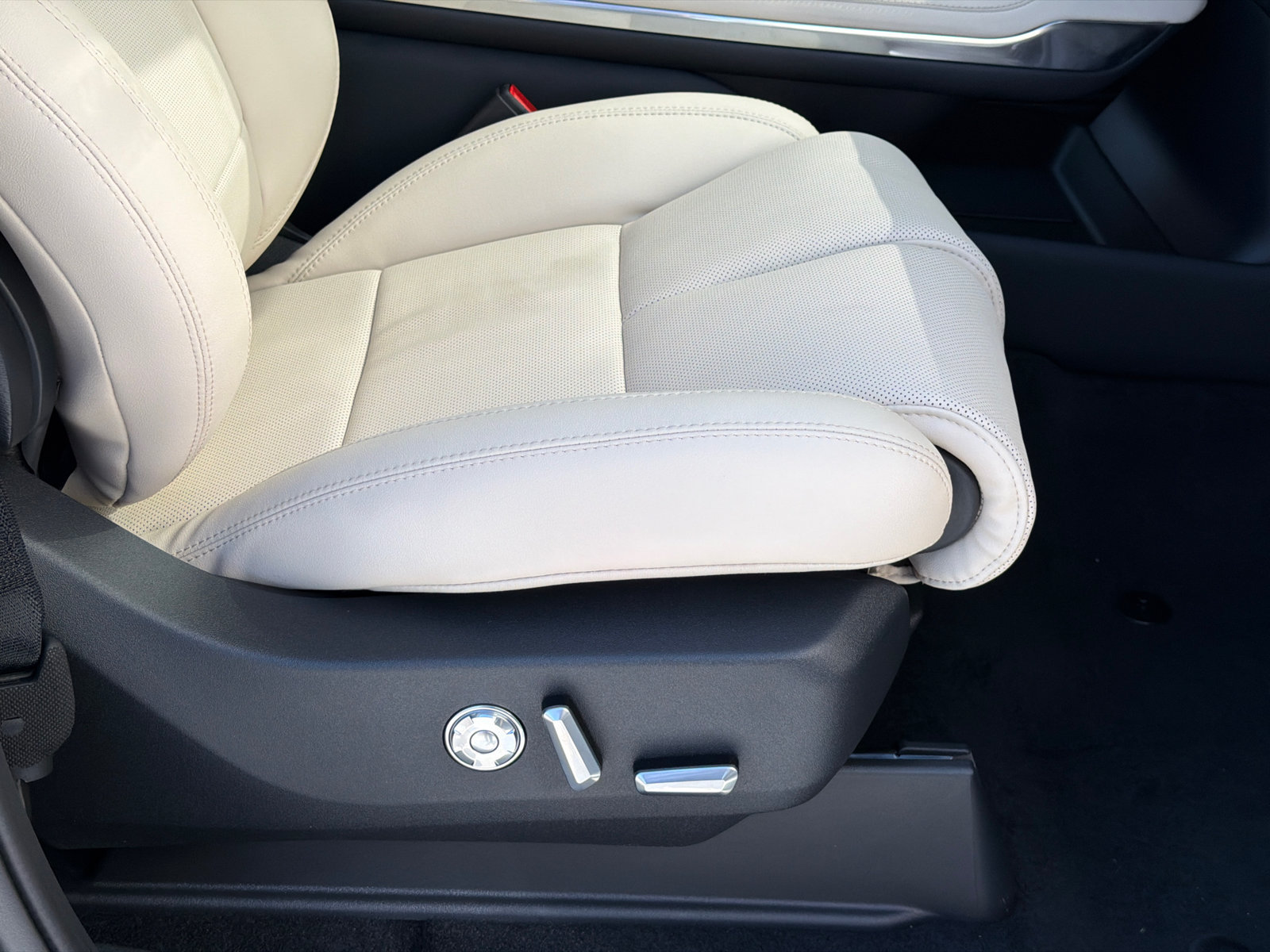 New 2027 Lincoln Navigator L Premier AWD/4WD image 13