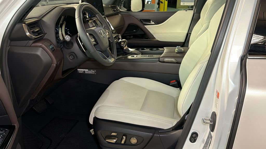 Certified 2024 Lexus LX 600 4WD w/ Appearance Package image 32