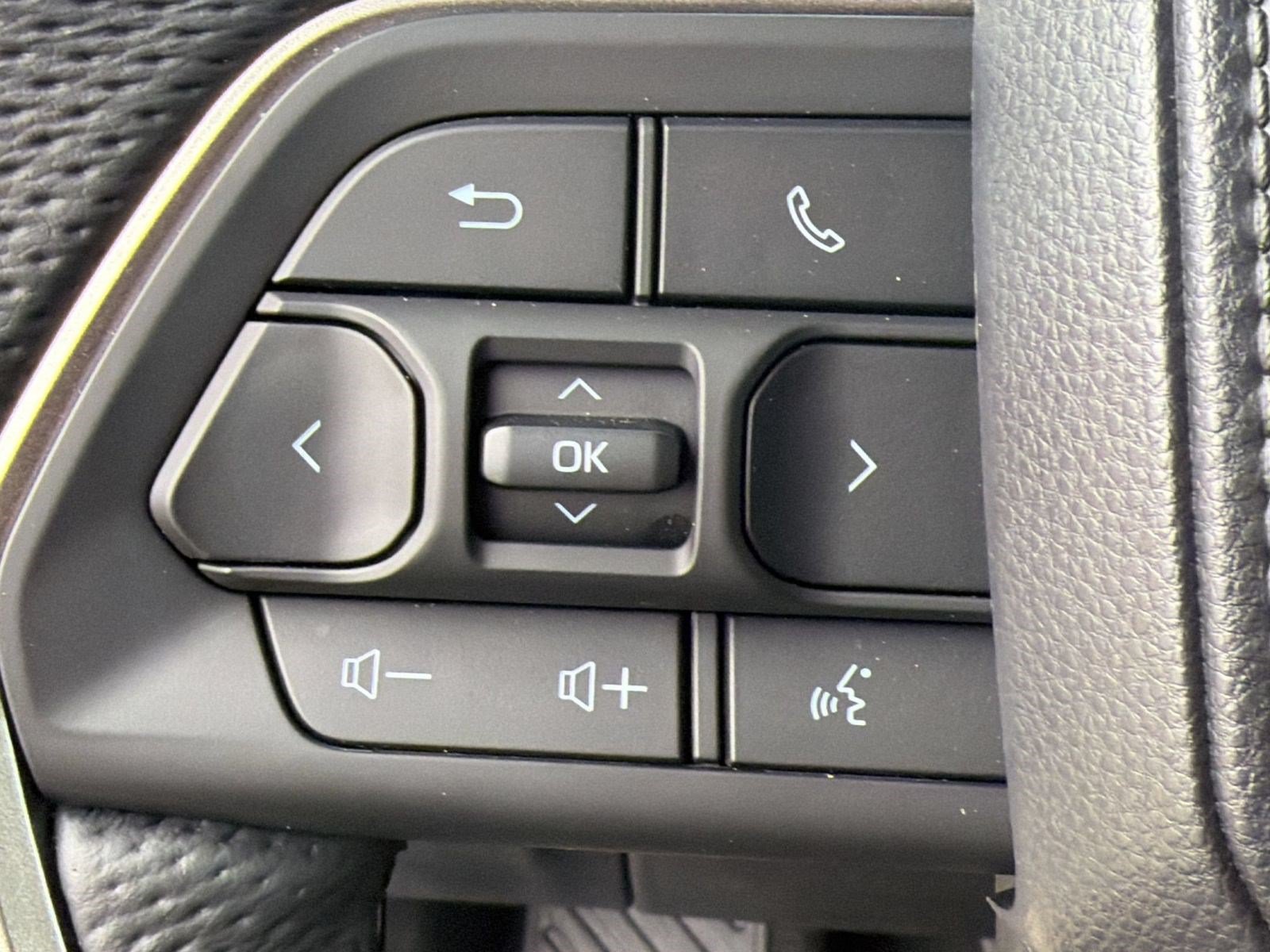 Used 2026 Toyota Tundra Limited w/ Power Package AWD/4WD image 17