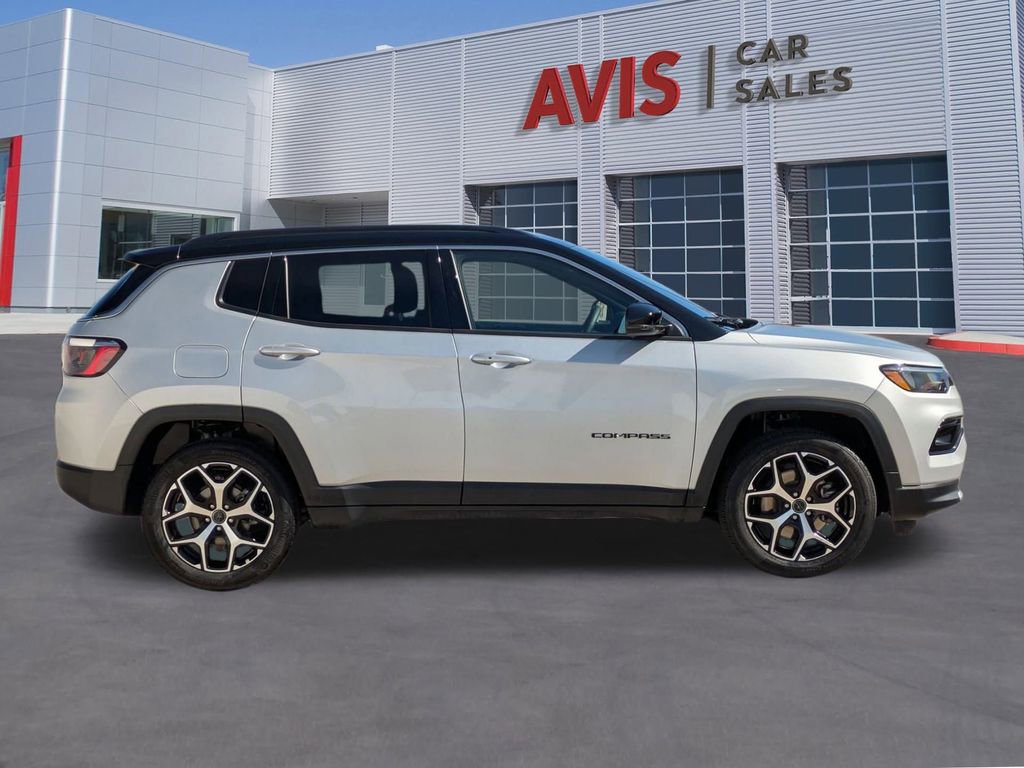 Used 2025 Jeep Compass Limited image 5