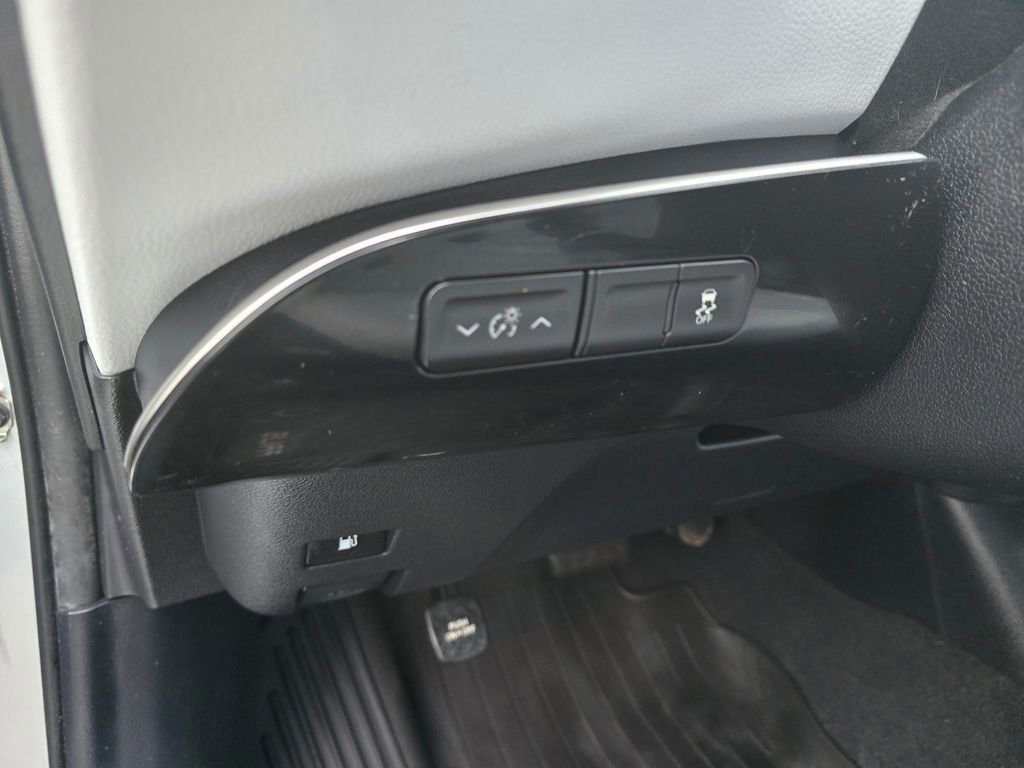 Used 2016 Toyota Prius Three FWD image 14