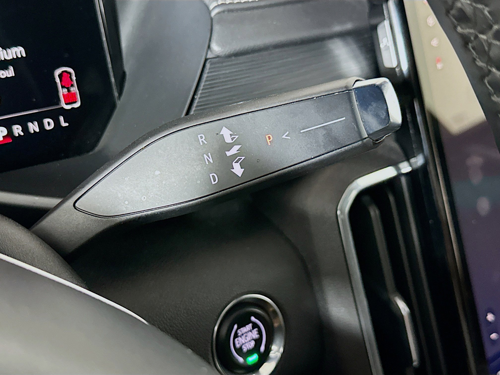 Used 2025 GMC Acadia Elevation image 25