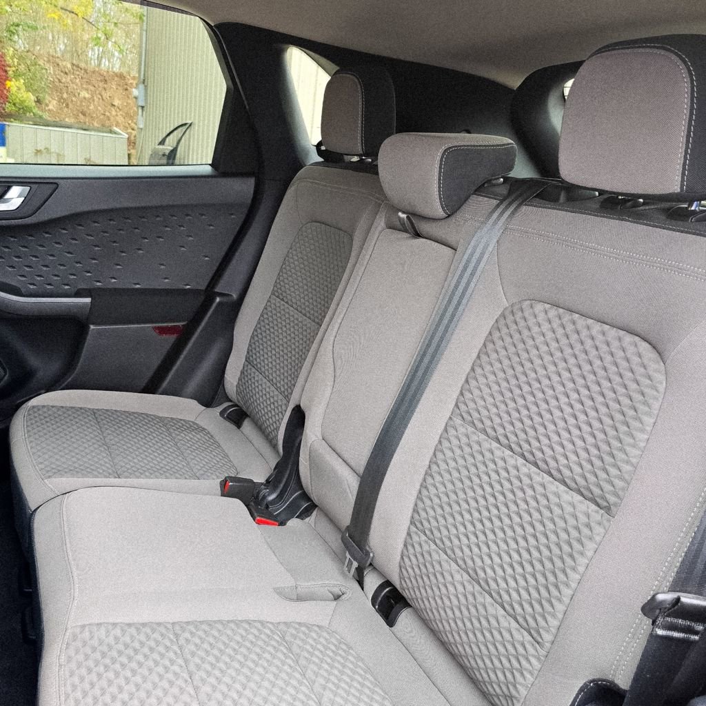 Used 2020 Ford Escape SE image 18