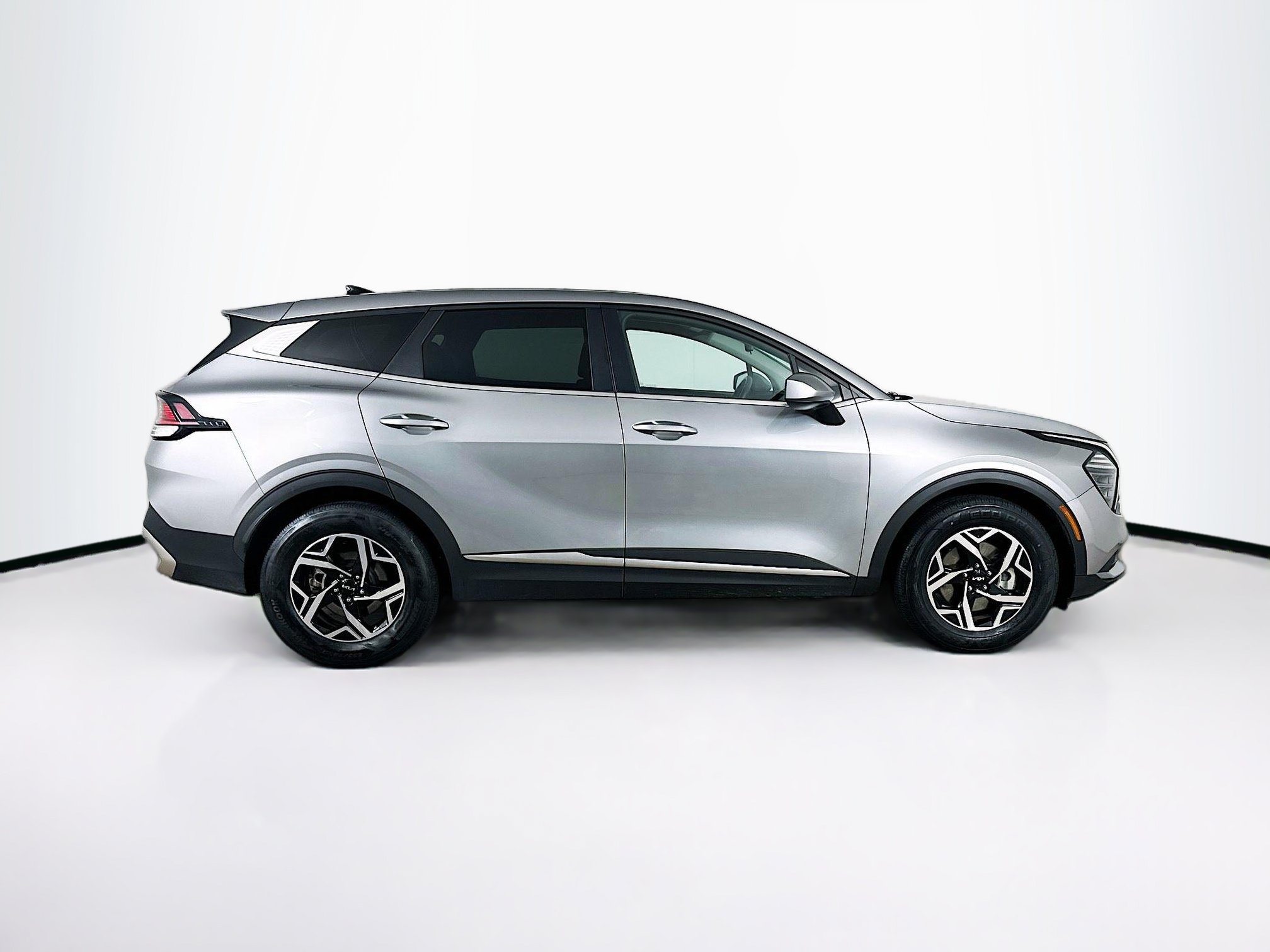 Used 2025 Kia Sportage LX FWD image 10