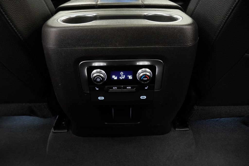 Used 2021 GMC Yukon XL Denali w/ Denali Premium Package AWD/4WD image 17