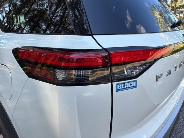 Used 2022 Nissan Pathfinder Platinum w/ Lighting Package (N93) AWD/4WD image 13