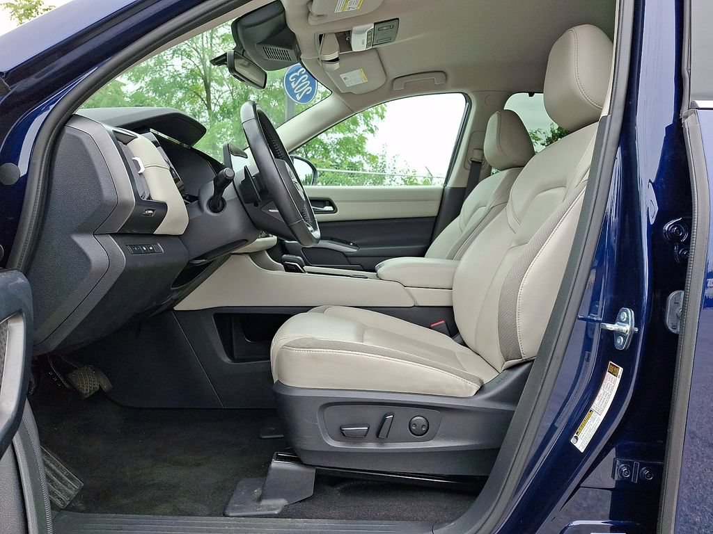 Used 2023 Nissan Pathfinder SL AWD/4WD image 15
