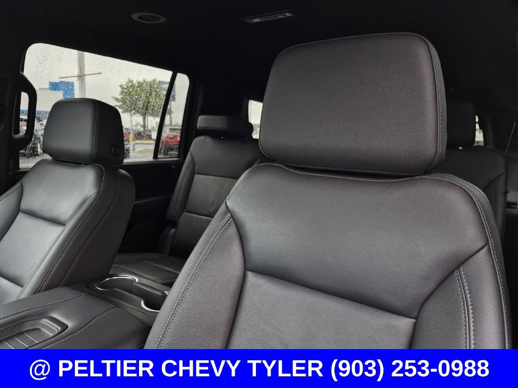 Used 2024 Chevrolet Suburban LT w/ Luxury Package RWD image 36