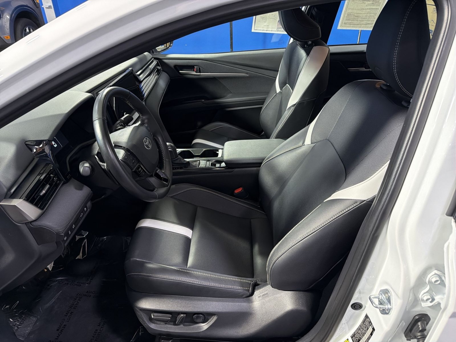 Used 2025 Toyota Camry SE FWD image 23
