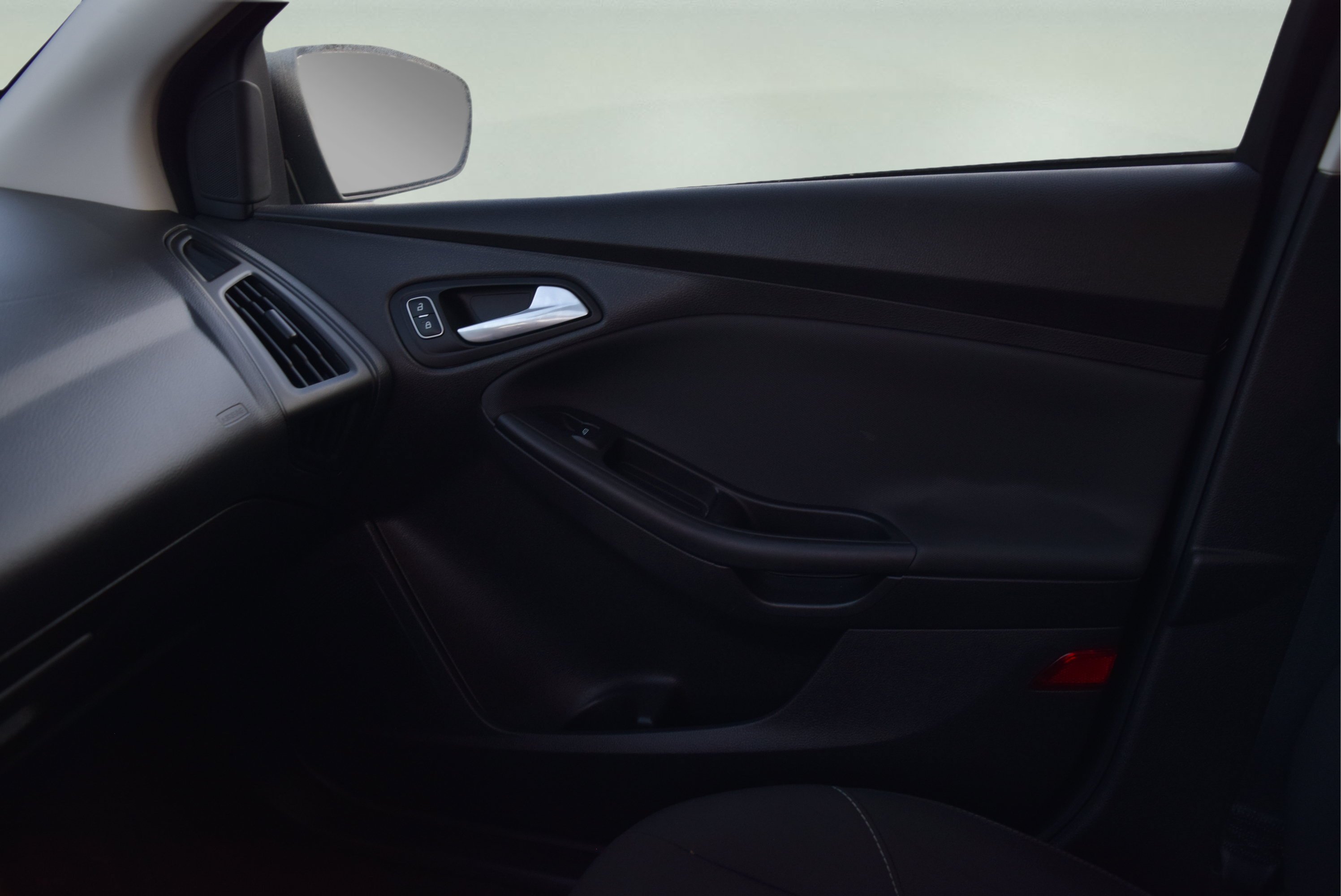 Used 2018 Ford Focus SE FWD image 16