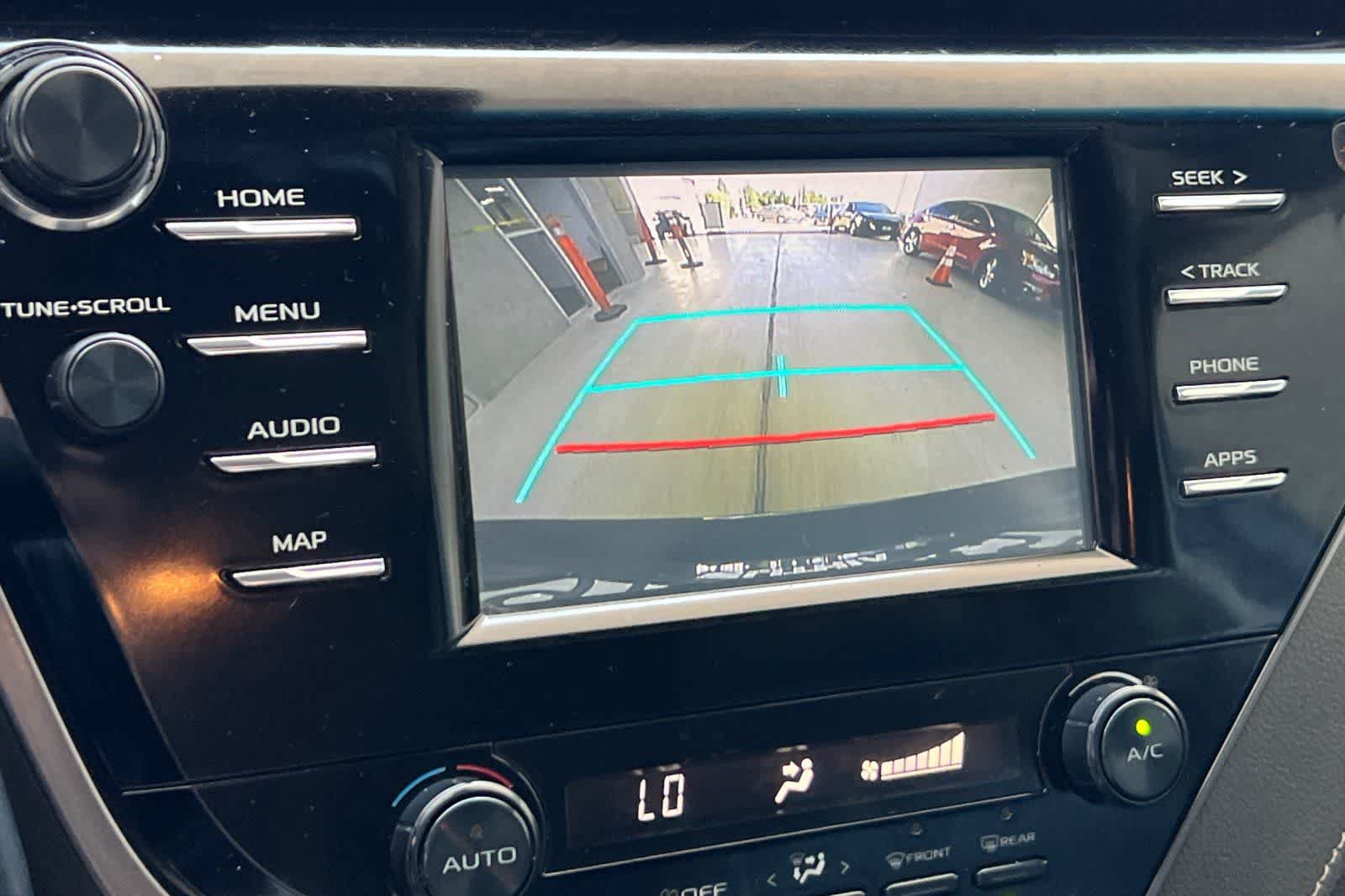 Used 2019 Toyota Camry SE FWD image 21